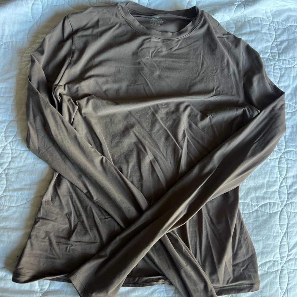FITS EVERYBODY LONG SLEEVE T-SHIRT Green Skims long sleeve top sold
